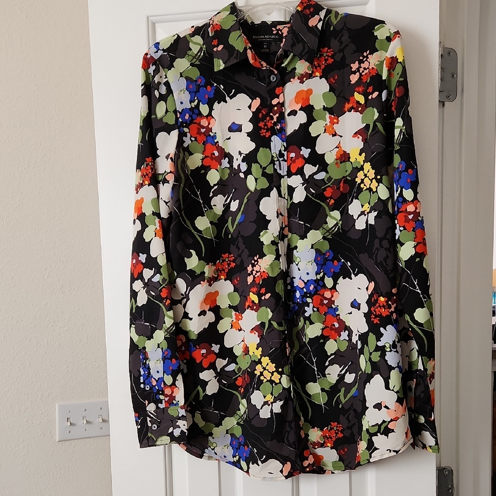 Banana Republic Black Floral Dillon Shirt, size Medium Tall